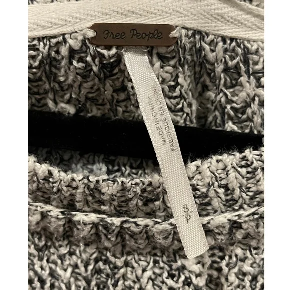 FREE PEOPLE Long Sleeve Crew Neck Knit White Black Sweater - Picture 2 of 3